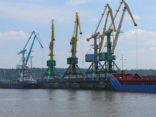 «Замерзший» порт Усть-Луги развеял догадки прибалтов о его нерентабельности