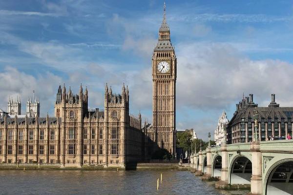 Посольство Великобритании в Москве заявило о повышенном спросе на визы
